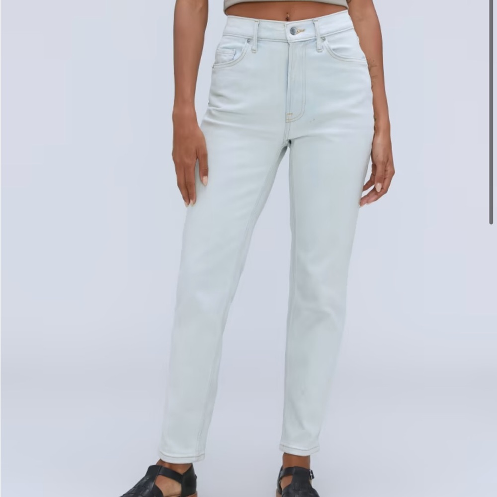 Everlane original cheeky Jean skylar 25 light wash tapered